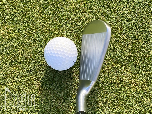 Mizuno JPX923 Hot Metal Irons address