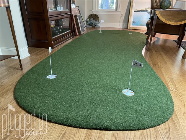 SYNLawn Portable Putting Green inside