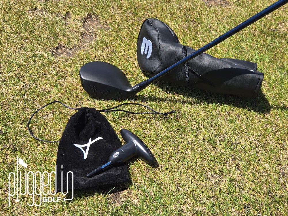 Takomo Ignis D2 Fairway Wood what's in the box - headcover, wrench and club.
