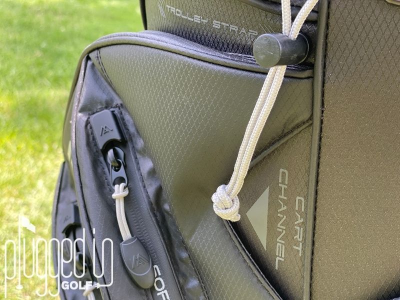Picture of the cart channel and trolley strap channel on the BIG MAX Dri Lite Silencio 3 cart bag.