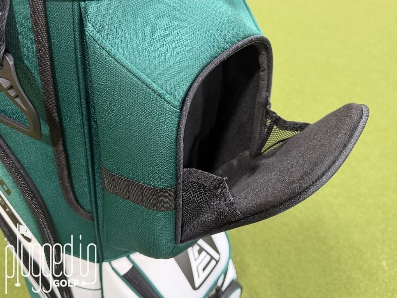 Picture of the quick-access magnetic pocket on the Ask Echo T-Lock 4.0 Cart Bag.